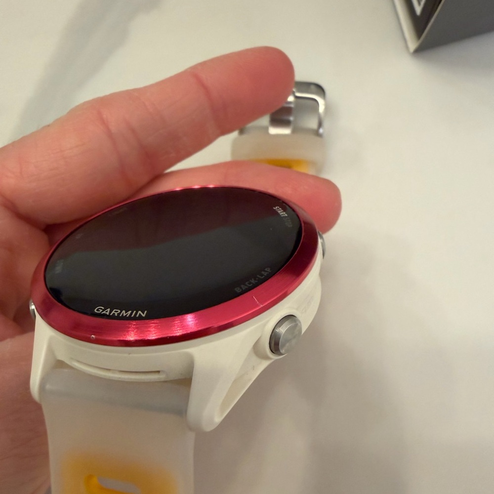 Garmin Forerunner 570 Smartwatch - Vibrant Yellow - Picture 4 of 5